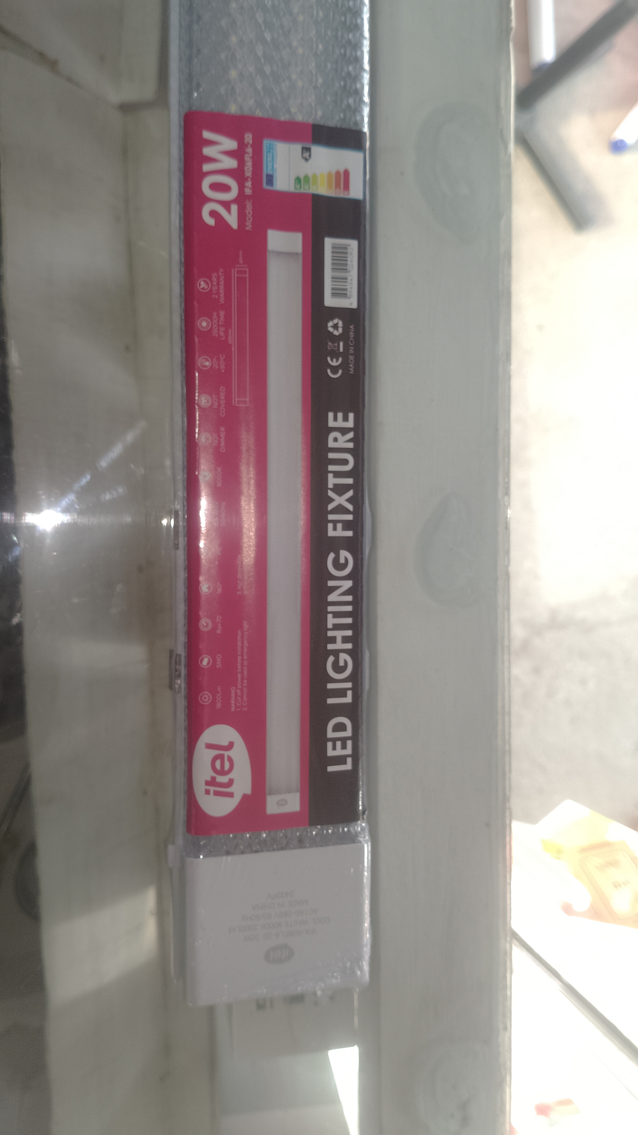 4ft diffuse light (florescent tube bulb)